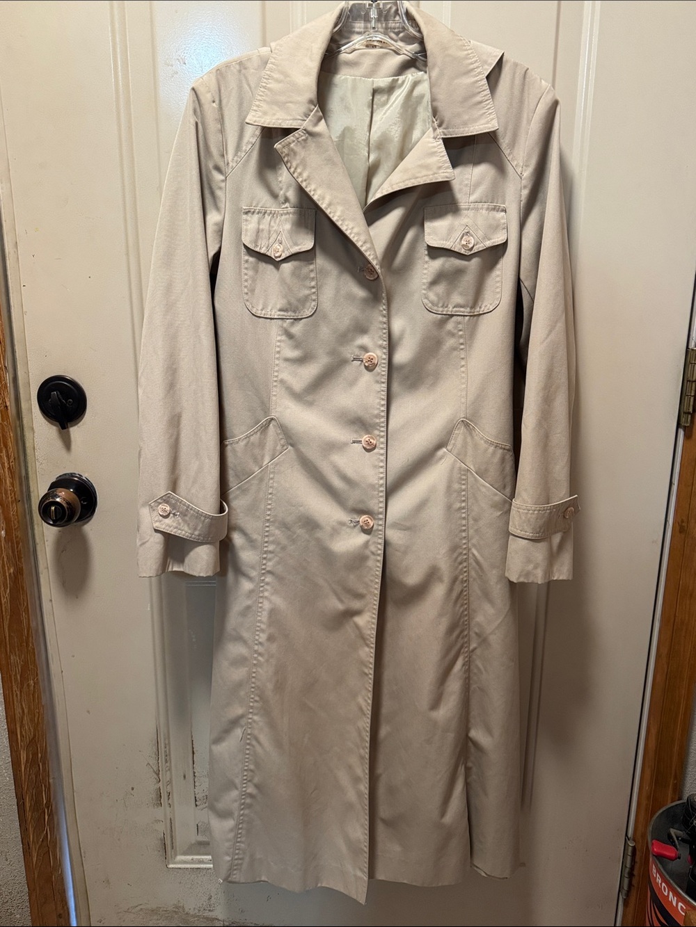 Light Beige Women's Trench Coat with Classic Button Front with hood